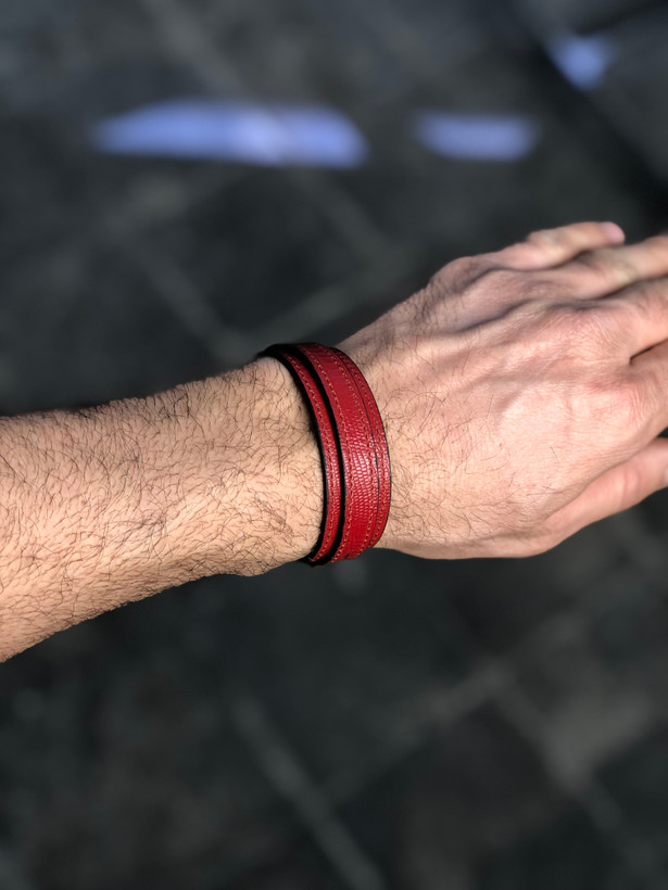 دستبند چرمی قرمز