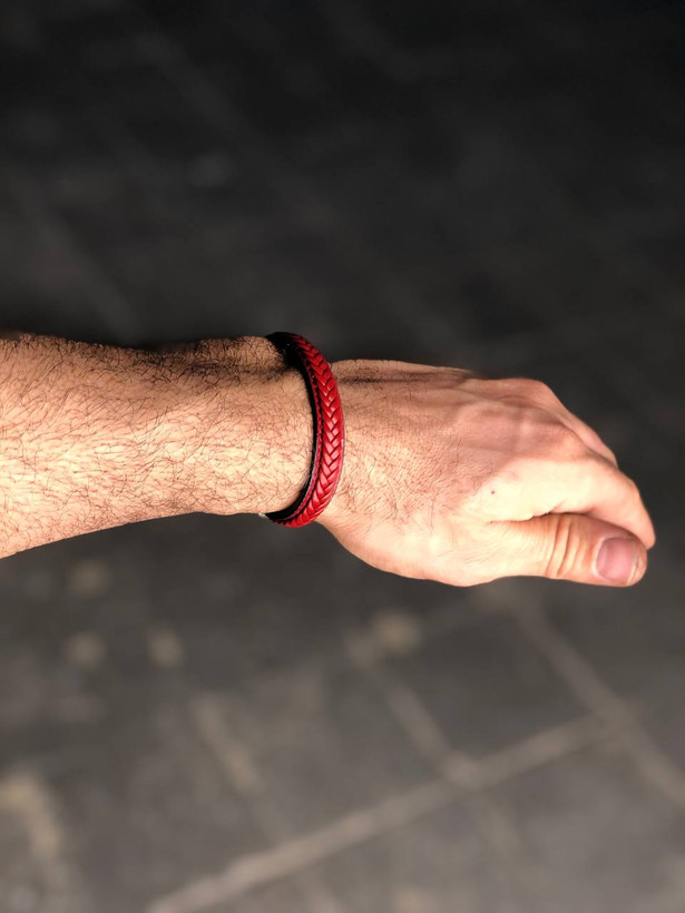 دستبند چرمی قرمز